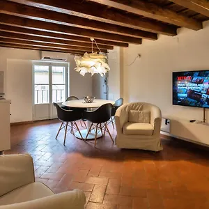 https://central-luxury-attic-with-unique-view.it-tuscanyhotel.com