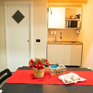 https://la-maison-de-marie.hotels-amalfi.com